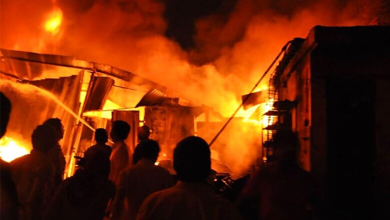 Fire Breaks Out at 5-storey Building in Kolkata's Topsia Area