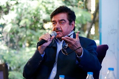 Shatrughan Sinha Meets Sanjay Dutt's 'Beautiful' Daughter Trishala Dutt