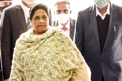 Mayawati Chairs Meeting Over Poll Rout, Entrusts Nephew Akash Anand with Bigger Responsibility in UP
