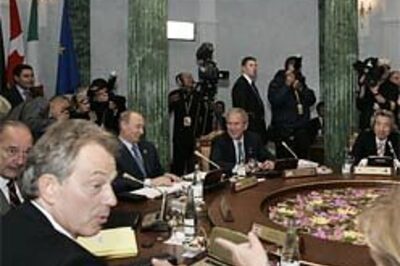 G8 leaders turn to economic issues