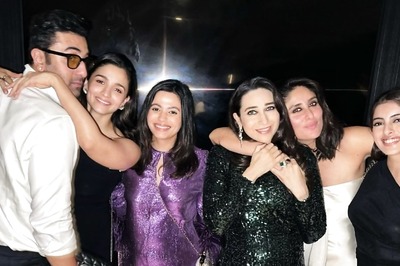 Ranbir Kapoor, Alia Bhatt Join The Fun With Family at Shah Rukh Khan's Birthday Bash; Photo Goes Viral
