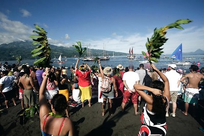 Hawaiian Canoe Comes Home After Epic Round-the-world Odyssey