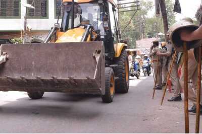 Bulldozer out in Ayodhya; Local Residents Meet Akhilesh Yadav, Seek Help