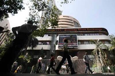 Sensex down 117 points; tanks nearly 800 points in 4 days