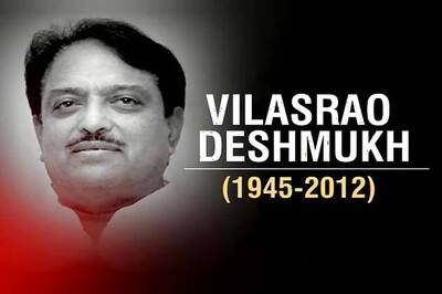 Thousands gather to pay respects to Vilasrao