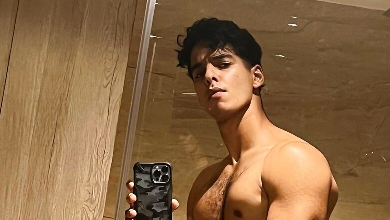 Ishaan Khatter's Shirtless Mirror Selfie Has Rumoured GF Ananya Panday Drooling; See Here
