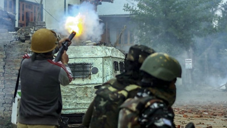 6 Militants, 2 Soldiers Killed in Encounter in J&K's Pulwama, Internet Services Suspended