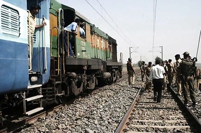 Maoists detain train in Jharkhand