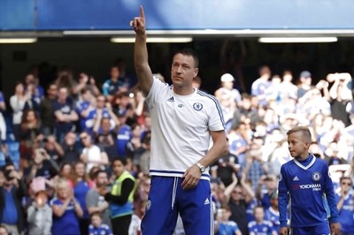 Tearful John Terry Tells Chelsea Fans: 'I Want to Stay'