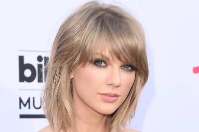 Taylor Swift admires Angelina Jolie