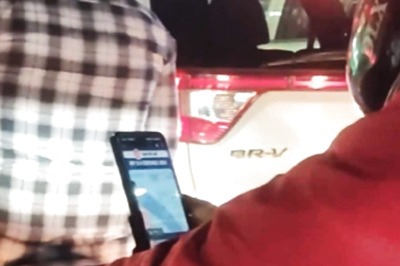 Video Of Zomato Delivery Agent Preparing For UPSC Exam In Traffic Is Inspiring