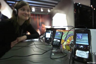 Mobile phone explodes, youth injured