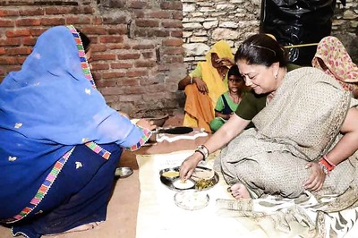 Rajasthan CM Vasundhara Raje Eats Lunch at Dalit's House in Bundi