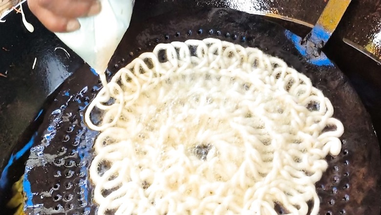 Jumbo Jalebis, Weighing Upto 2 Kgs, Are Sold For Rs 160 Per Kg In Bengal’s Bankura