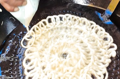 Jumbo Jalebis, Weighing Upto 2 Kgs, Are Sold For Rs 160 Per Kg In Bengal’s Bankura