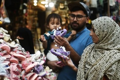 Pakistanis Becoming Poorer, 35.37% Inflation Historic High as Figures Show Economic Crisis Likely to Worsen