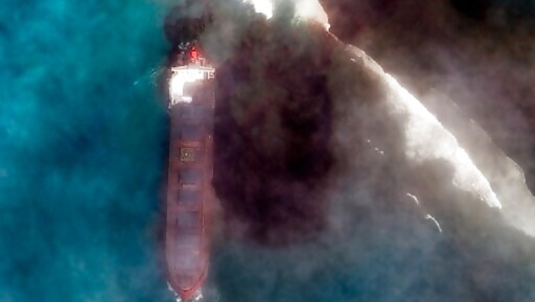 Mauritius scrambles to counter oil spill from grounded ship