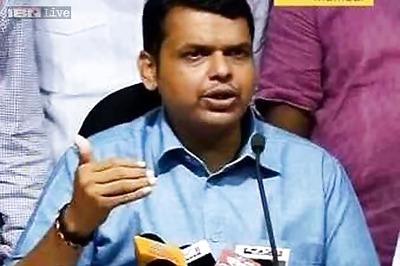 Devendra Fadnavis takes steps to help Maharashtra tourists in Nepal