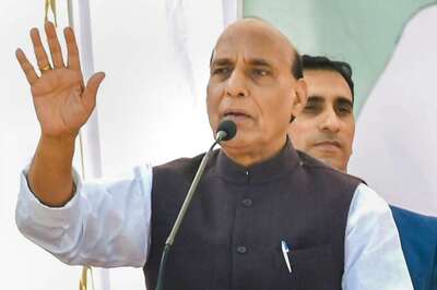 Congress Indulging in Temple-hopping, Holding Onto Cow’s Tail for Survival, Says Rajnath Singh