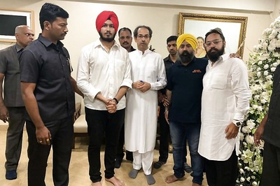 50 PMC Bank Depositors Detained After Protest in Mumbai, CM Uddhav Thackeray Assures Help