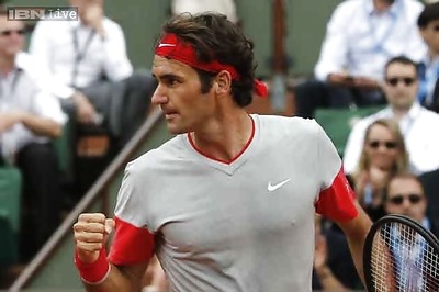 Roger Federer beats Denis Istomin in Swiss Indoors second round