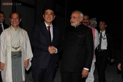  Modi seeks Japan's help for 'inclusive vision' on first big trip