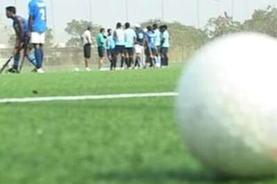 Truce ends in hockey, players return to mutiny