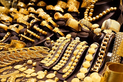 Gold Price Today Drops Sharply, Cheaper by Rs 8,600 from Record High in Diwali; Silver Falls