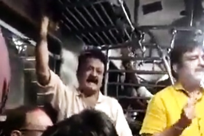 Viral Video: Mumbai Local Passengers Jamming To Lata Mangeshkar's Songs Is A Hit