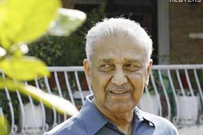 US offers aid if Pak reins in nuke scientist A Q Khan