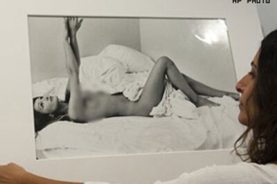 Pics: French First Lady Bruni's nude pictures auctioned