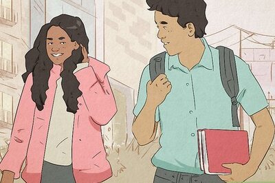 How to Tell if an Introverted Girl Likes You