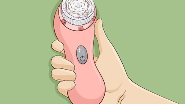 How to Clean a Face Cleansing Brush