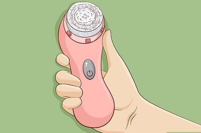 How to Clean a Face Cleansing Brush