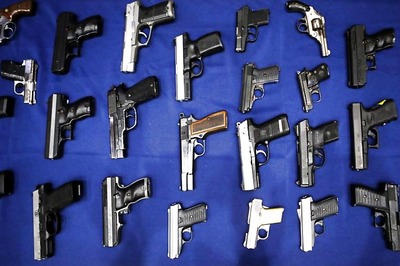 US Gun Store's Advertisement Says Won't Sell to Muslims, Hillary Backers