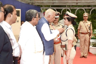 Top Cop Who Exposed VIP Treatment for Jailed Sasikala Gets President's Medal