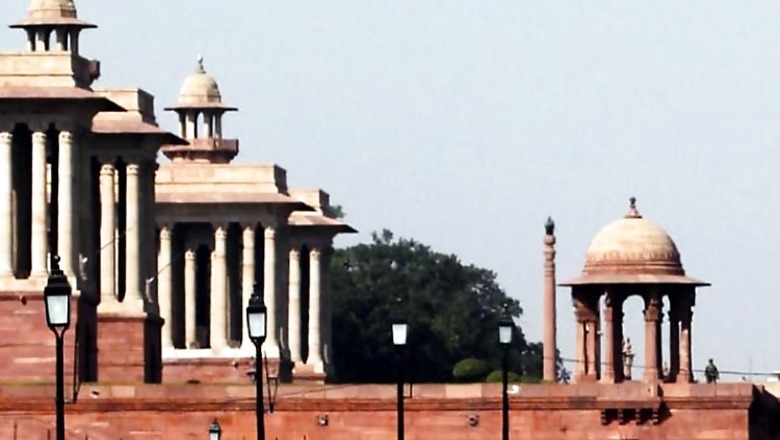 Security scare near Rashtrapati Bhavan as foreigner seen with aerial device