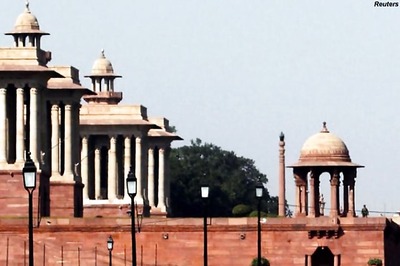 Security scare near Rashtrapati Bhavan as foreigner seen with aerial device