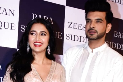 Tejasswi Prakash Fixes Karan Kundrra's Outfit at Baba Siddique's Iftar Party, TejRan Fans Remove Nazar