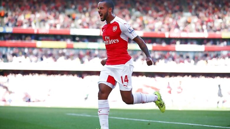 Theo Walcott, Olivier Giroud score as Arsenal beat Stoke City 2-0