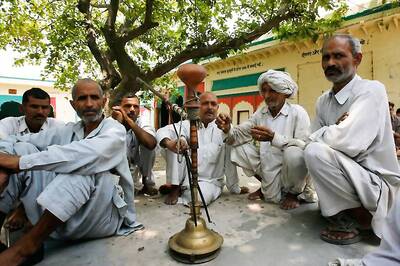 Both BJP, Congress Claim to Have Won 70% of 1,400 Gujarat Gram Panchayats