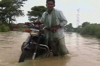 Nitish surveys flood-affected areas of Bihar