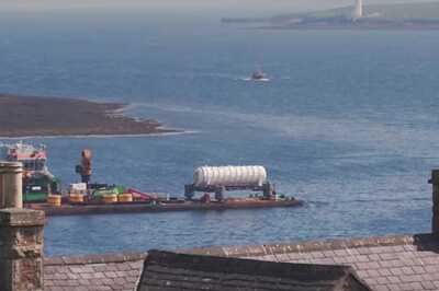 Watch Microsoft's New Spectacular Experiment: Entire Data Centre Submerged Under The Sea to Save Energy