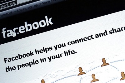 German consumer groups warn Facebook over data protection