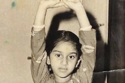In This Old Pic Of Meenakshi Seshadri, She Is Barely Recognisable