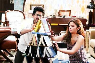 Dear Zindagi Review: Forget Shah Rukh, It Is Alia Bhatt Who Shines Throughout
