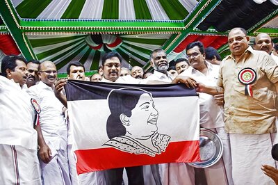 Supreme Court Keeps in Abeyance High Court Order on Allotment of Symbol to AIADMK Faction