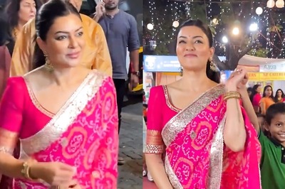 Sushmita Sen Exudes Elegance In Pink Saree, Visits Pandal To Celebrate Durga Puja; Watch