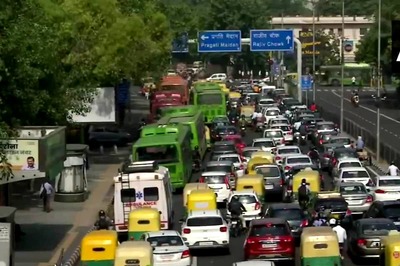 Traffic Jams, Metro Entry Curbs Mark First Day of Unlock as Markets and Malls Reopen in Delhi