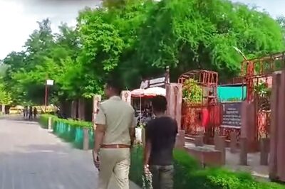 Did Himachal Pradesh Police Take Handcuffed Prisoner to Taj Mahal? Video Goes Viral